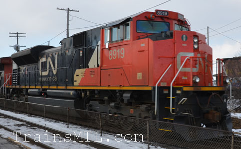 Locomotive CN8919 right side / coté droit